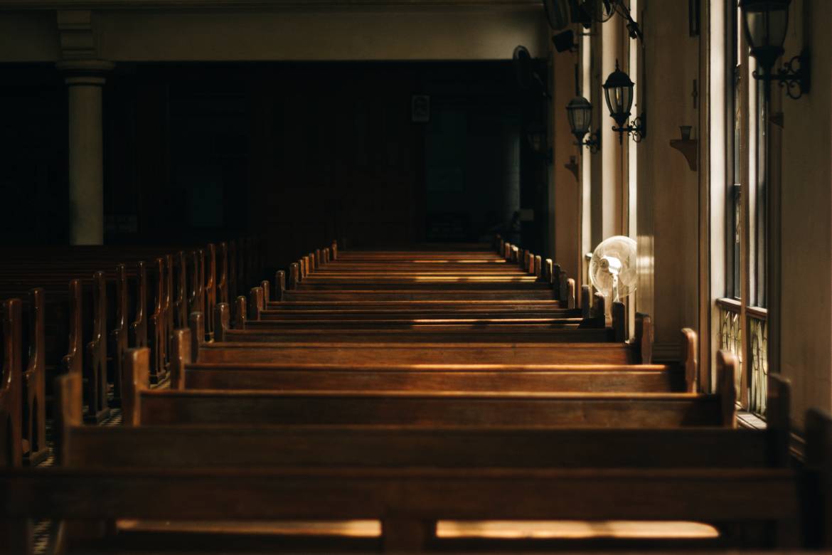 architecture-benches-chapel-133699.jpg